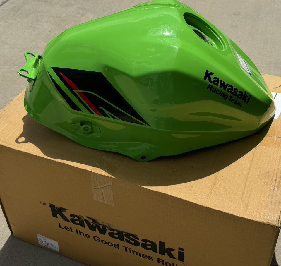 2024 Kawasaki Ninja ZX4R Fuel Tank