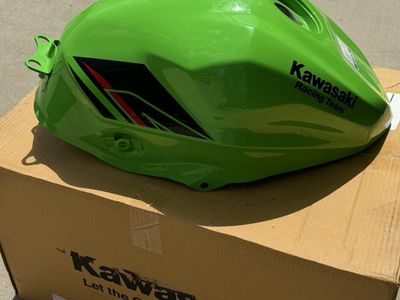 2024 Kawasaki Ninja ZX4R Fuel Tank