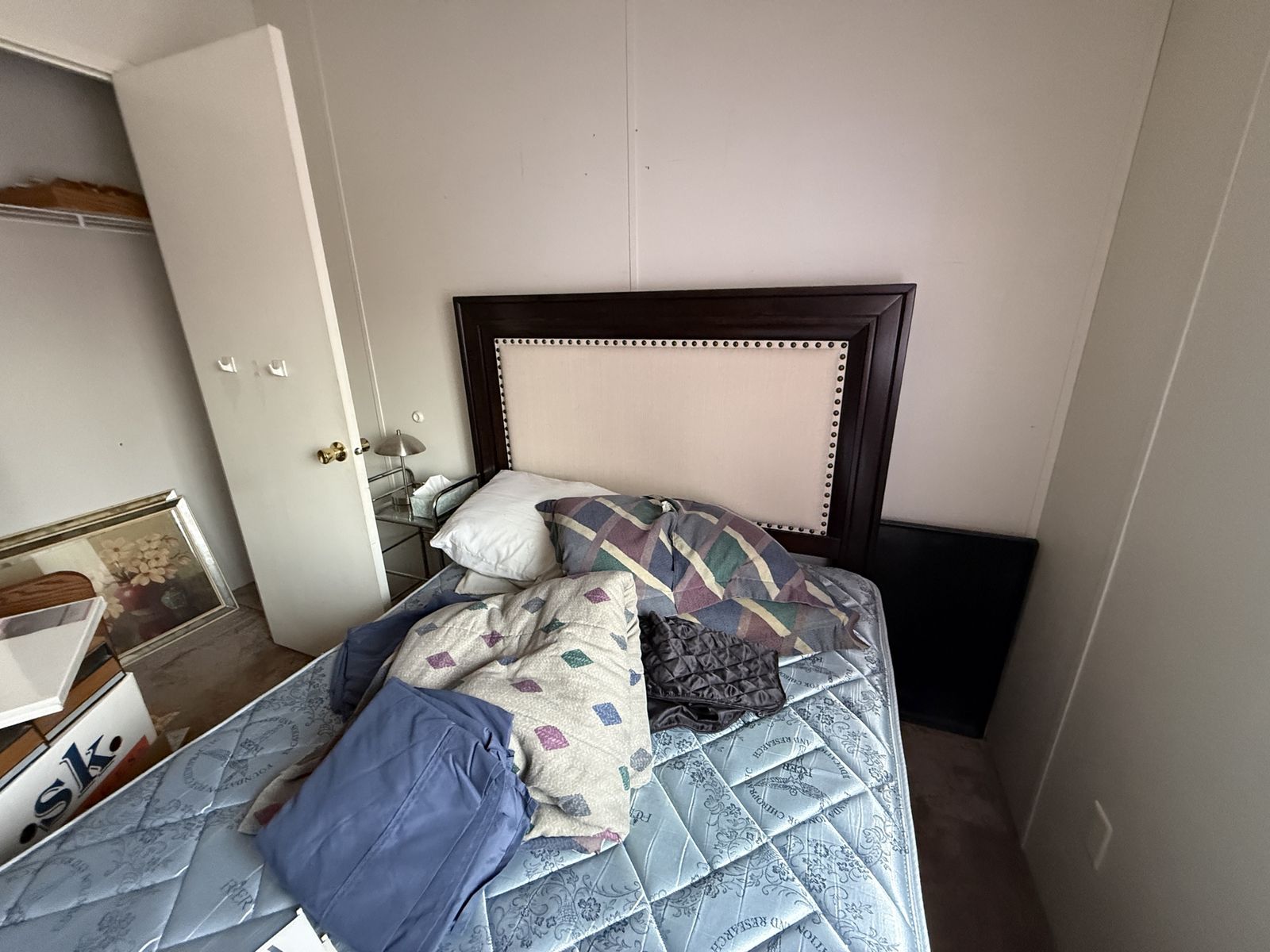 FREE come get it 3 beds, couch come get it all