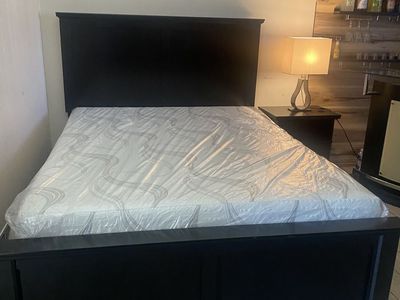 Queen size bed set