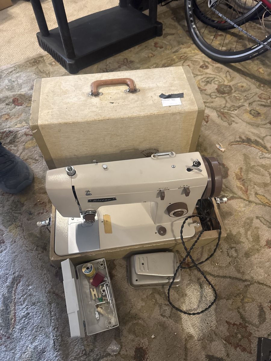 Riccar 411 sewing machine
