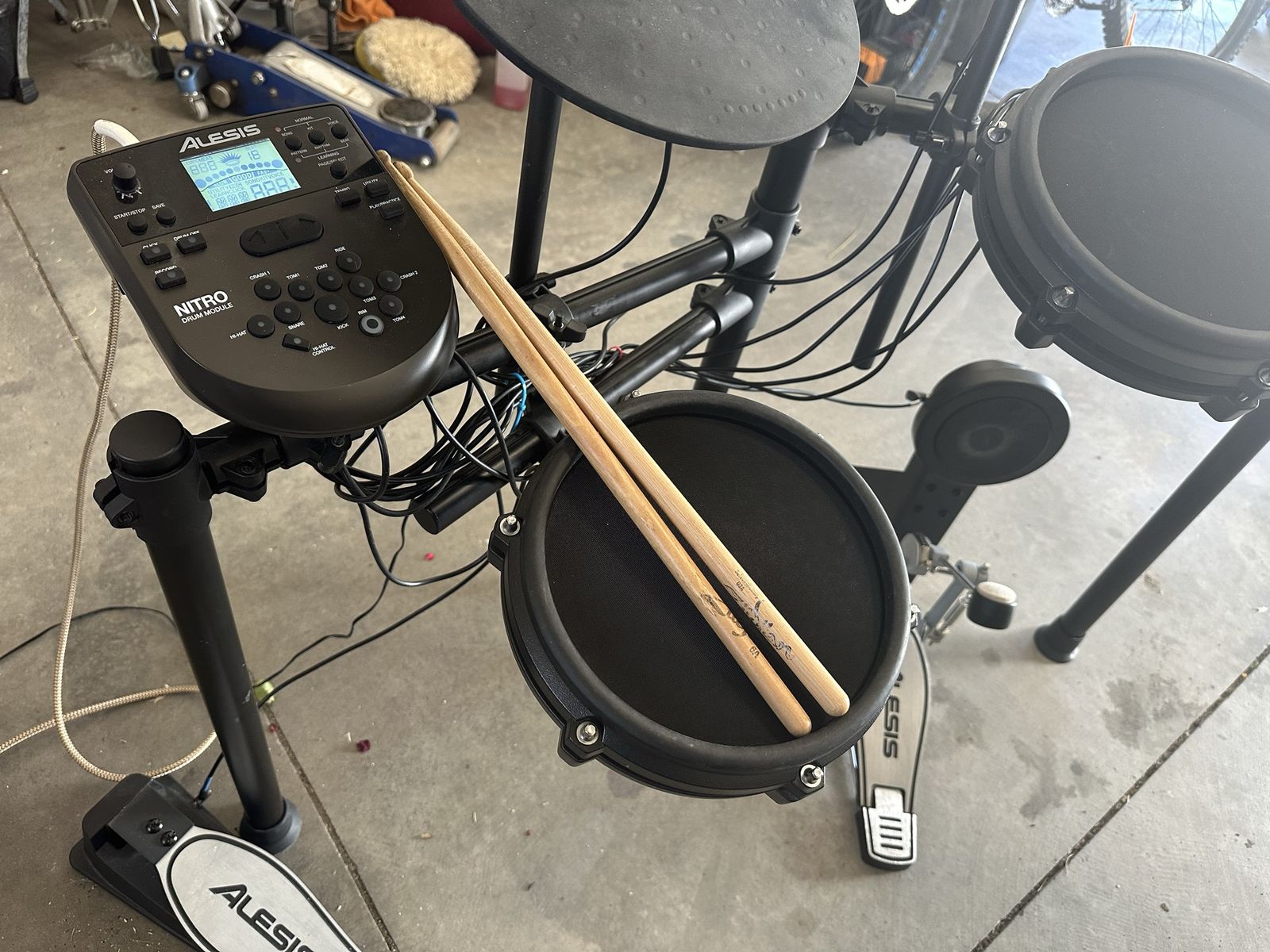 Alesis Nitro drum set