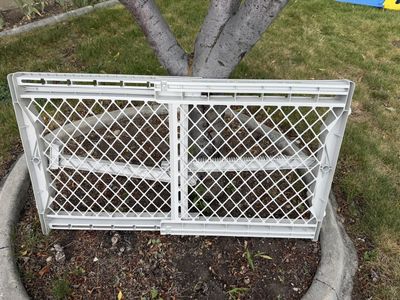 Expandable Baby Gate Pet Gate - Freestanding & Adjustable