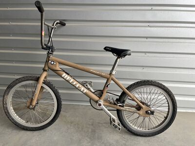 Free agent Hellcat 20 BMX