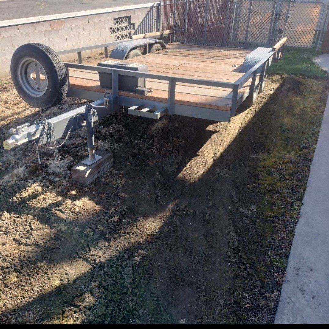 14' x 7'8" flatbed trailer