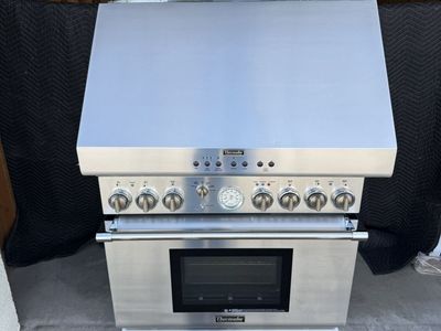 Thermador Pro COMBO 36” Dual Fuel Range + Hood