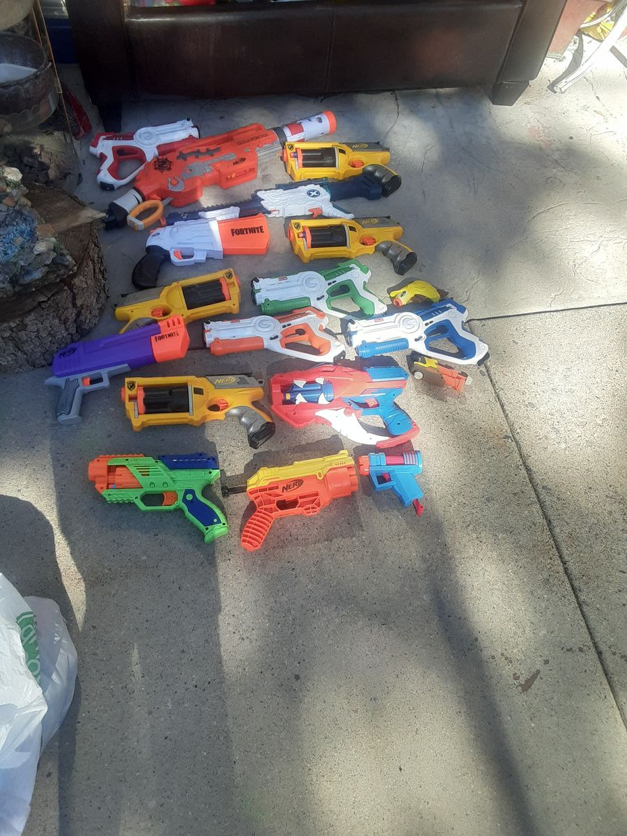 18 Nerf Guns