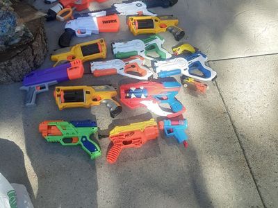 18 Nerf Guns