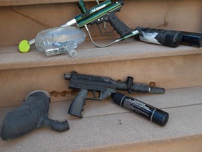 Paintball Markers – Pair Only –(Includes 2 CO2 Tanks)