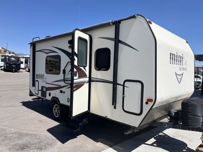 Super clean 2017 Rockwood model 1905 Mini Lite travel trailer.