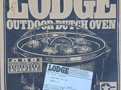 New! Lodge Dutch Oven 8 qt.