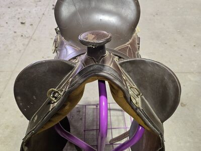 Australian western saddle