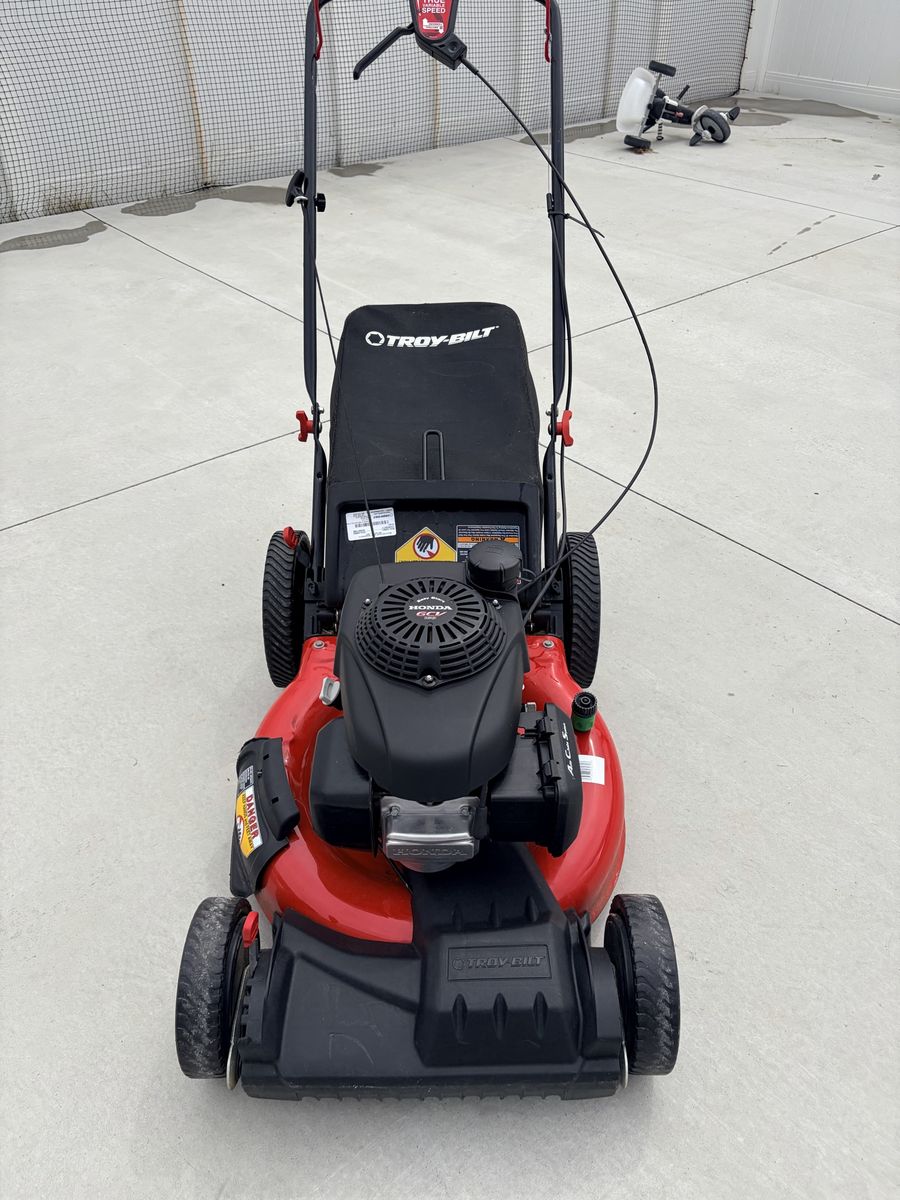 Troy-Bilt Self-Prpoelled Mower w/Honda Engine