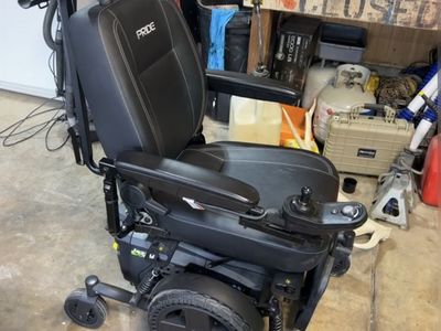 Like new Power wheelchair in black with Joystick