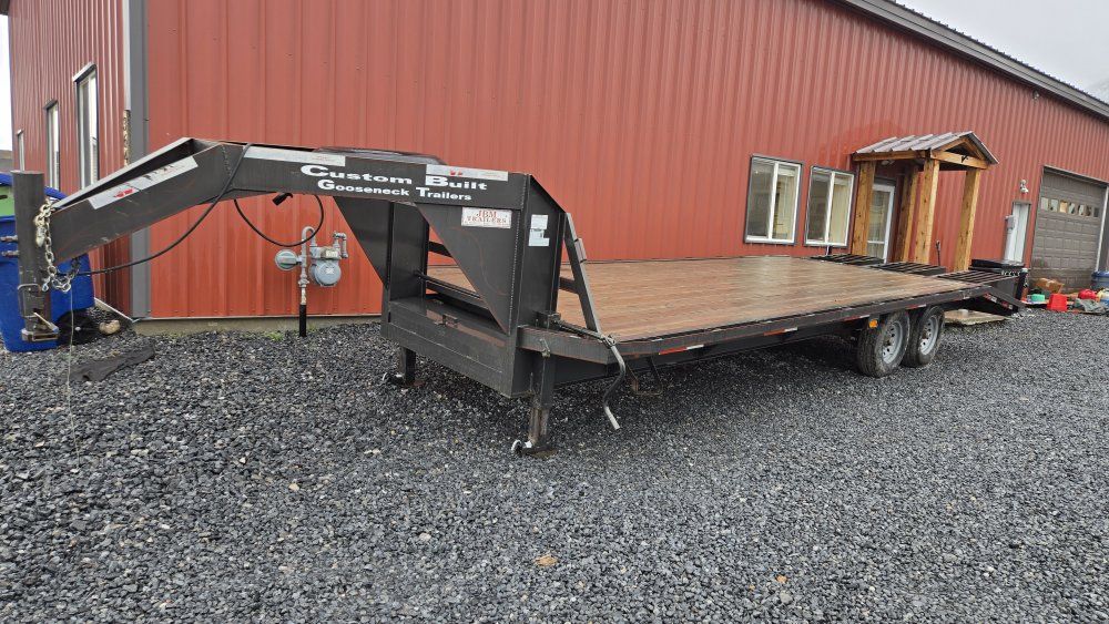 24 ft Gooseneck Deckover Trailer