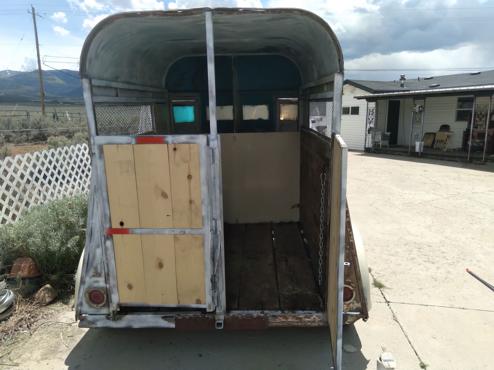 Miley 2 horse trailer