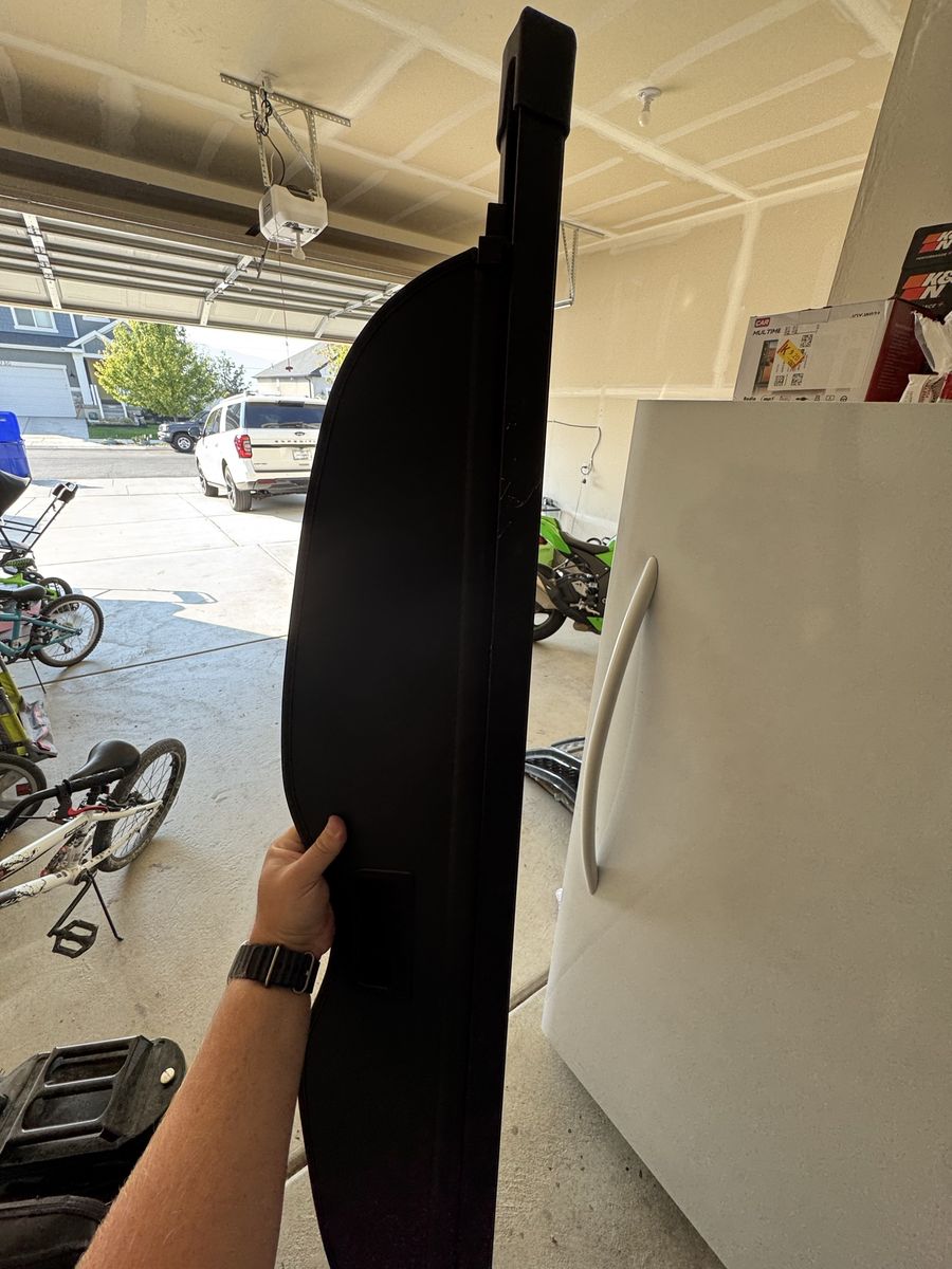 Marretoo Retractable Cargo Cover