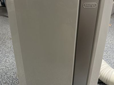 De'Longhi Pinguino PAC AN370G1W Portable Air Conditioner - Excellent Condition, Missing Window Slider
