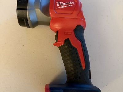 Milwaukee M18 LED Worklight | 18V Cordless Flashlight (Tool Only)
