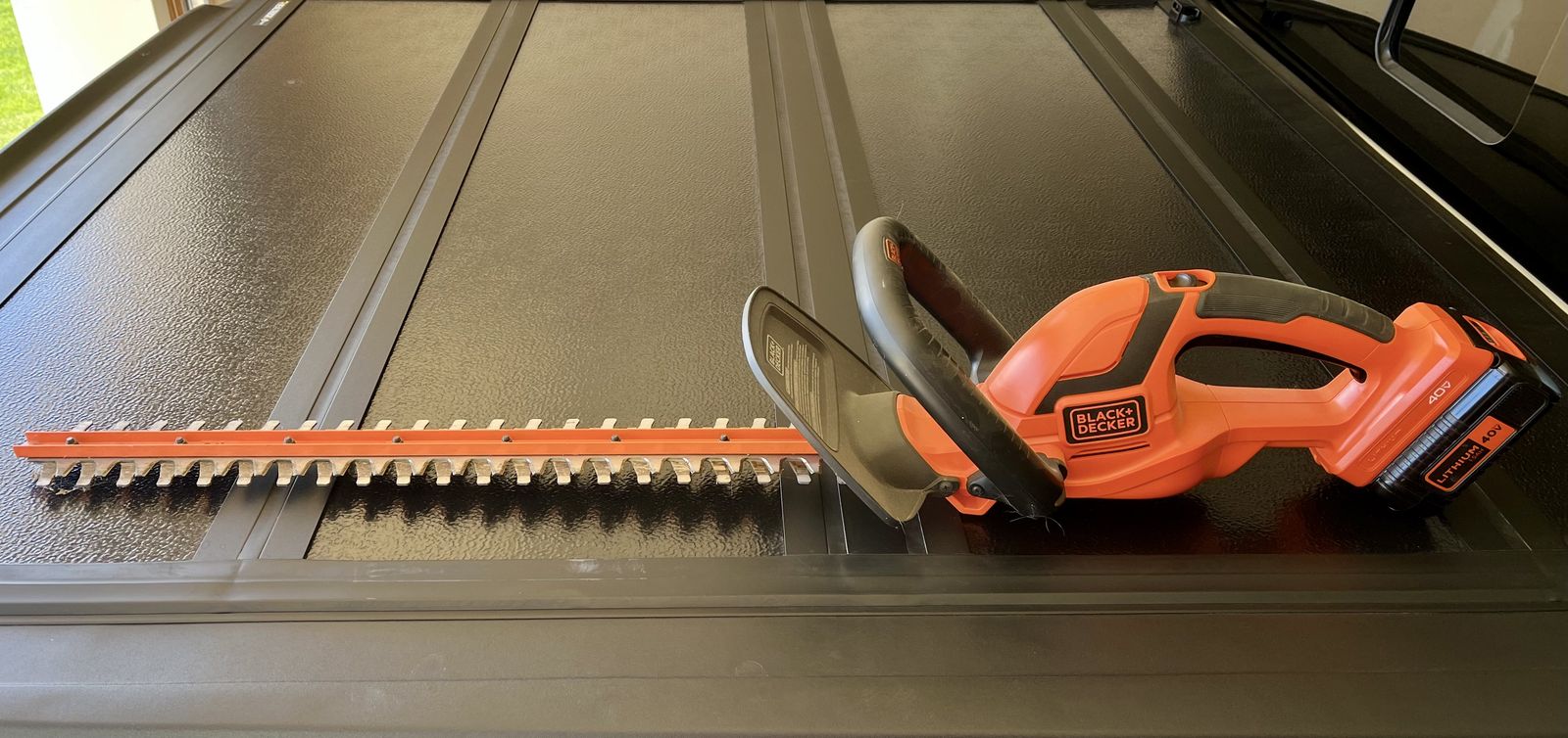 Black+Decker 40V Cordless Electric Hedge Trimmer 24 inch