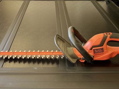 Black+Decker 40V Cordless Electric Hedge Trimmer 24 inch