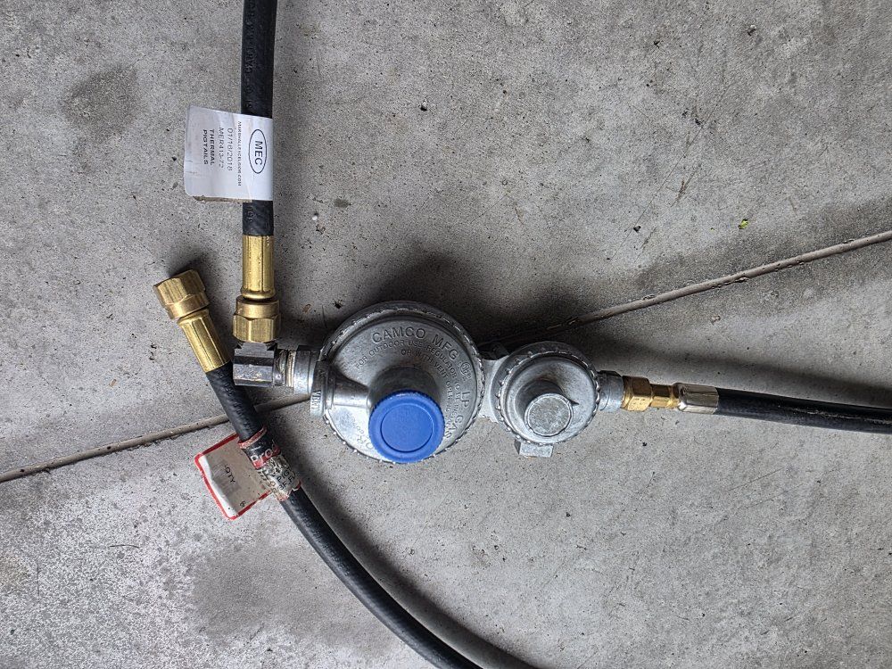 Camco Mfg. Propane Gas Regulator Hose Assembly - Thermal Shutoff, 2-Stage