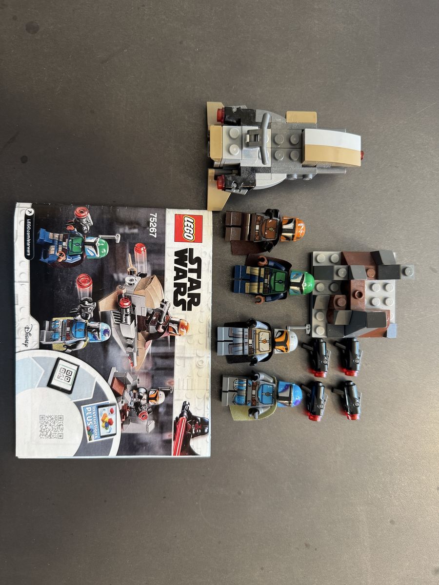 LEGO Star Wars The Mandalorian Trouble on Tatooine Set 75299 with Minifigures & Speeder