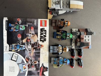 LEGO Star Wars The Mandalorian Trouble on Tatooine Set 75299 with Minifigures & Speeder