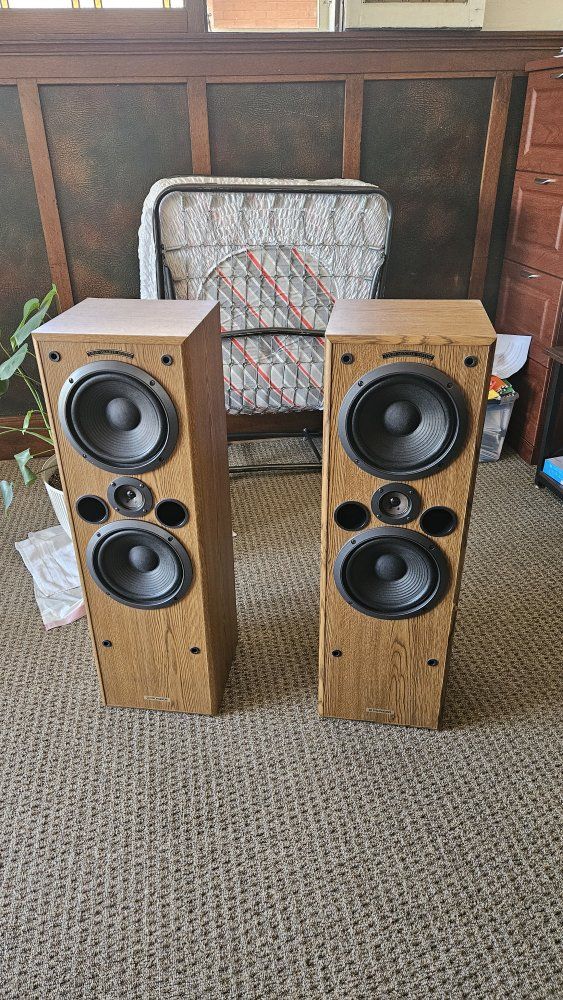 Pair of Vintage KLH 9003 Floor Standing Speakers Wood Finish Audio System