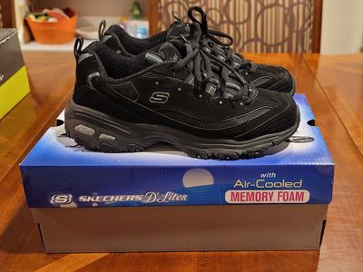Size 7 Wide Women's Black Skechers D'Lites, used