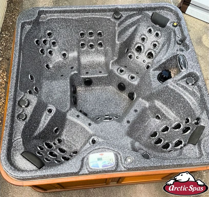 Arctic Spa Summit 8' x 8' Refurbished