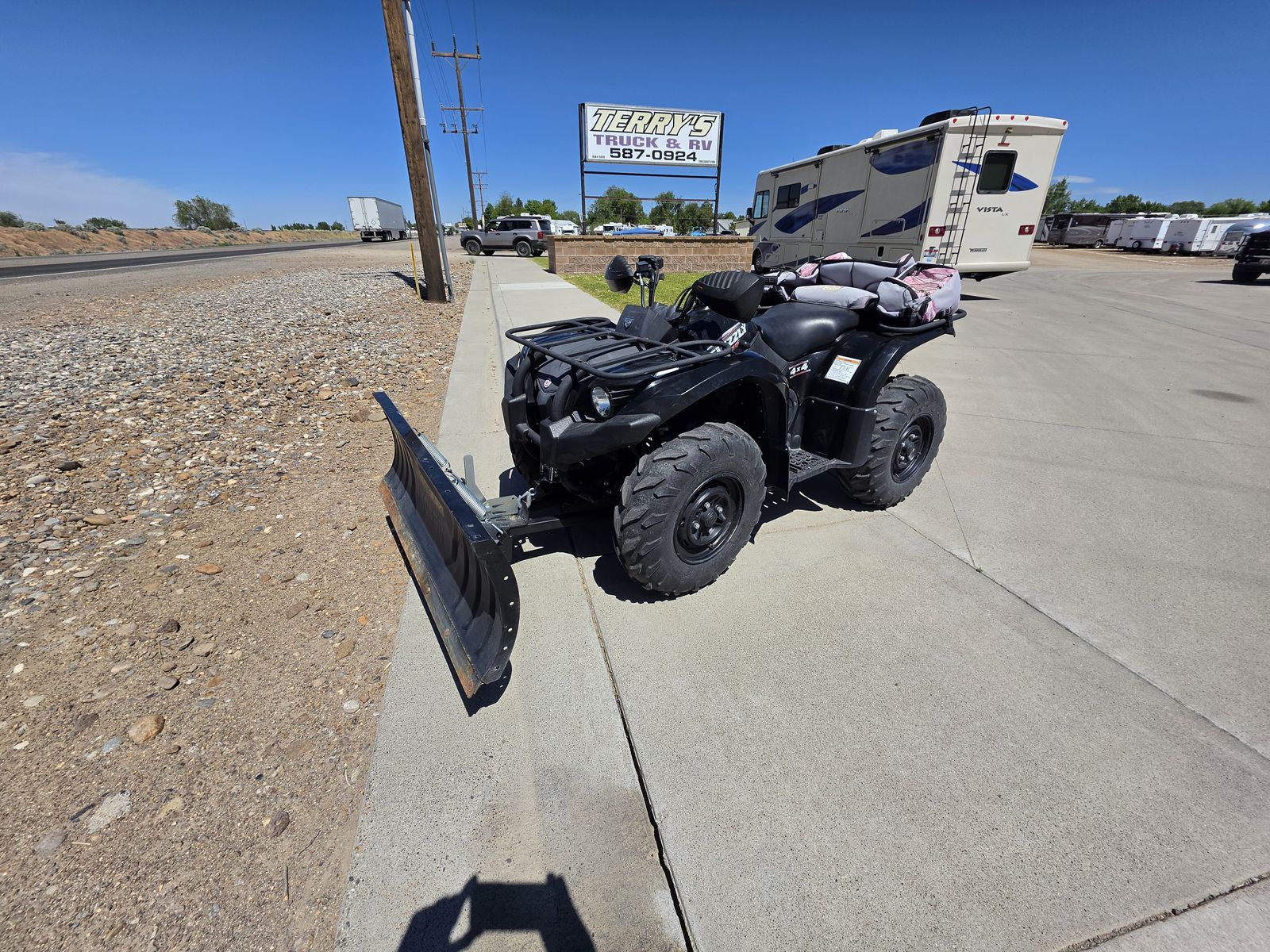 2009 Yamaha Grizzly 450 with winch and plow