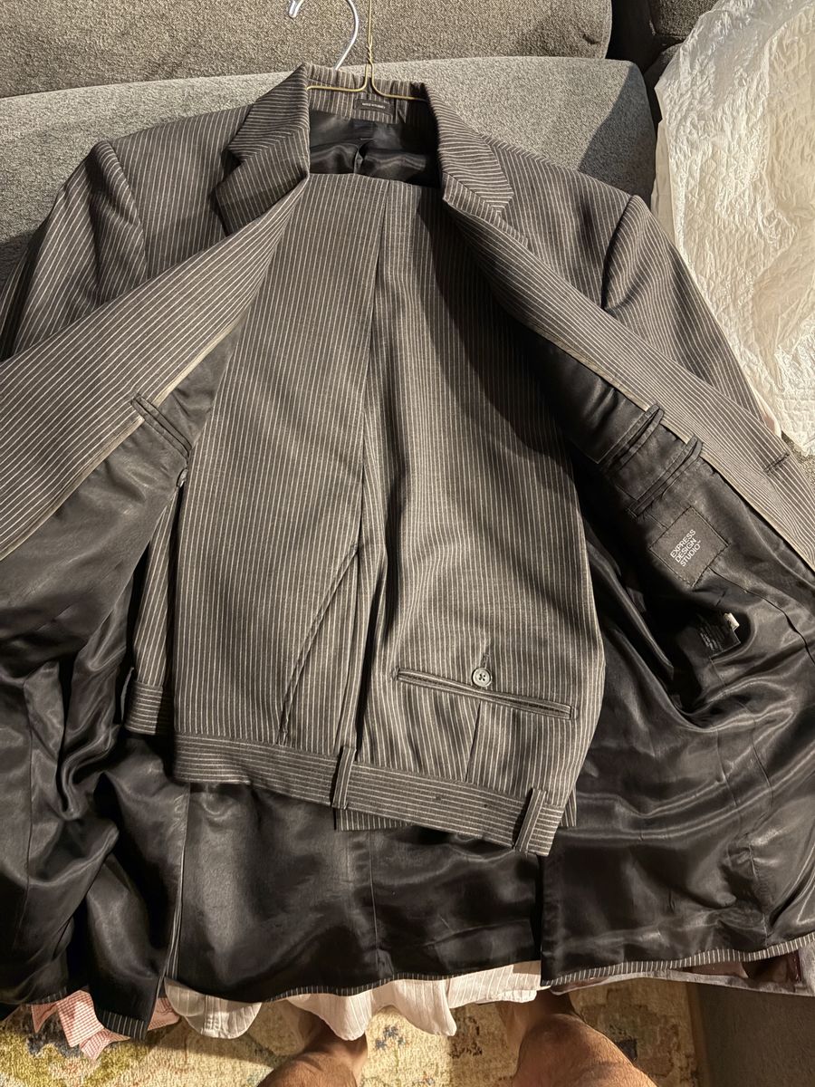 Men's Express Gray Pinstripe 2-Piece Suit - 38R Jacket, 32 Waist Wool - good condition