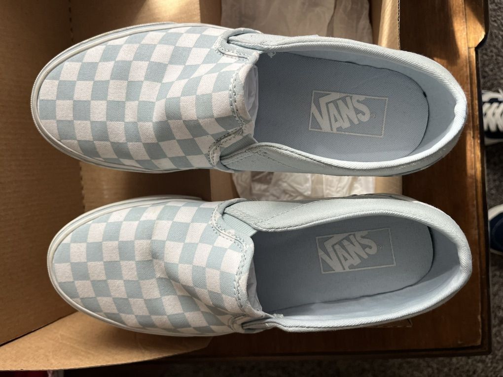 Vans- Like New- Sz 8W/6.5M 40.00