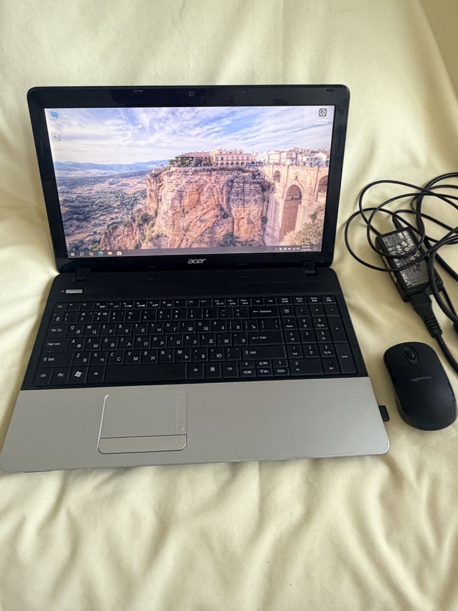 Acer Aspire E1-571 Laptop with Russian and English keyboard - Windows 10 Ready, Includes Charger, Bag & Mouse
