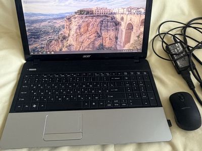 Acer Aspire E1-571 Laptop with Russian and English keyboard - Windows 10 Ready, Includes Charger, Bag & Mouse
