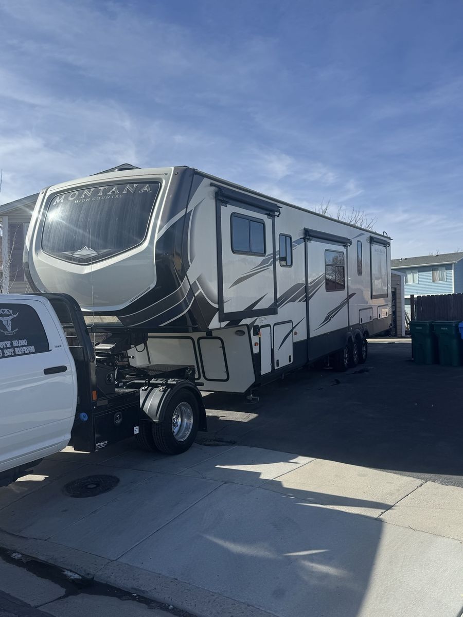 2121 Montana High Country Toy Hauler