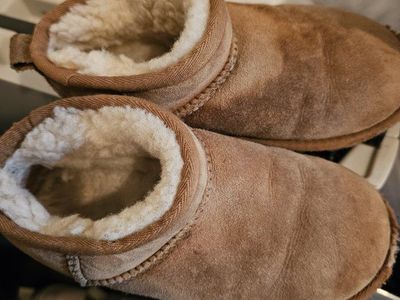 UGG Classic Mini II Boots - Kids Size 12 - Chestnut Suede, Cozy Shearling Lining