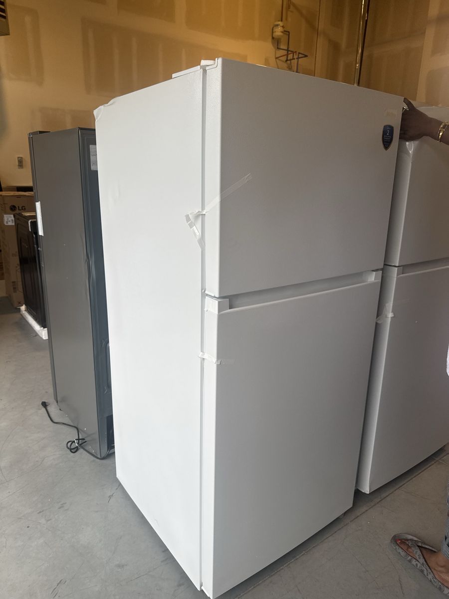 New Open Box Midea 20.5 cu. ft. Garage Ready Top-Mount Refrigerator