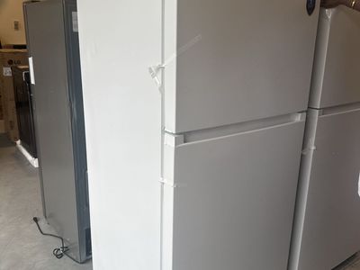 New Open Box Midea 20.5 cu. ft. Garage Ready Top-Mount Refrigerator