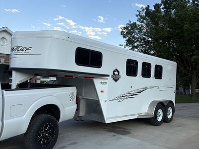 2013 Trails West Adventure 3-Horse Slant Load Gooseneck Trailer with Sleeper