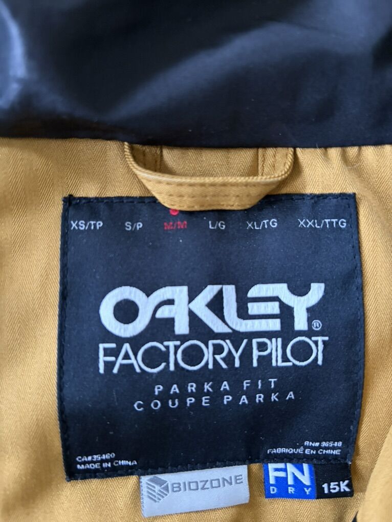 Oakley Factory Pilot Ski/Snowboard Jacket (sz M)