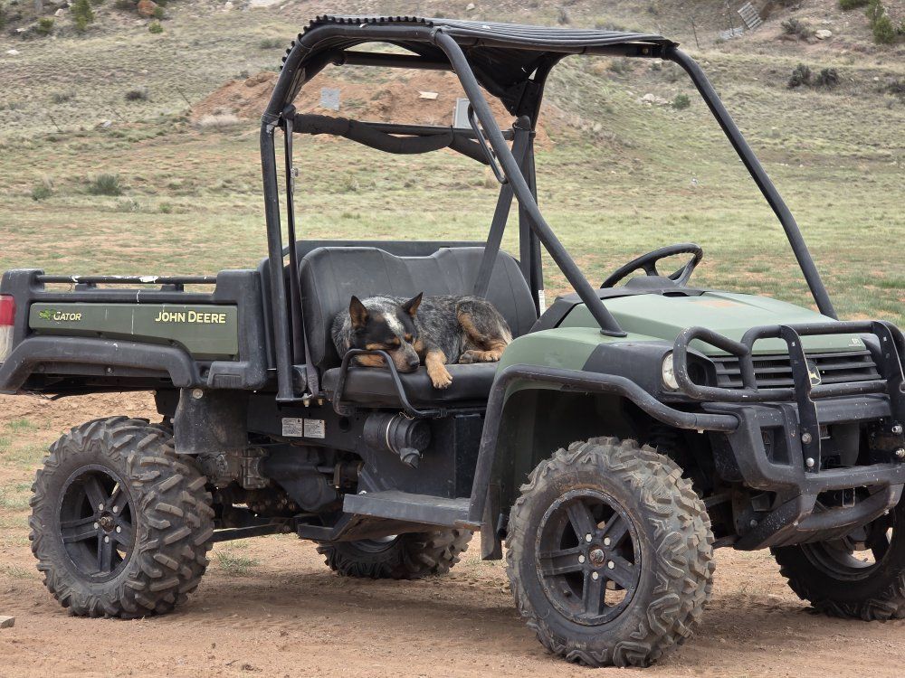 John Deer Gator 825