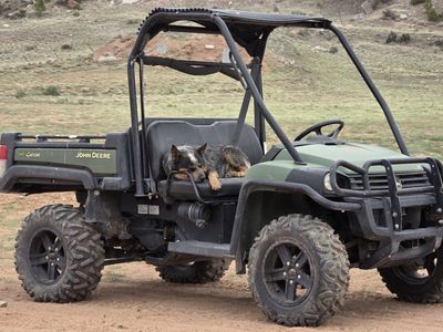 John Deer Gator 825