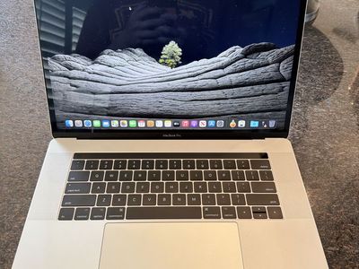 Apple MacBook Pro Laptop 2017 500ggb