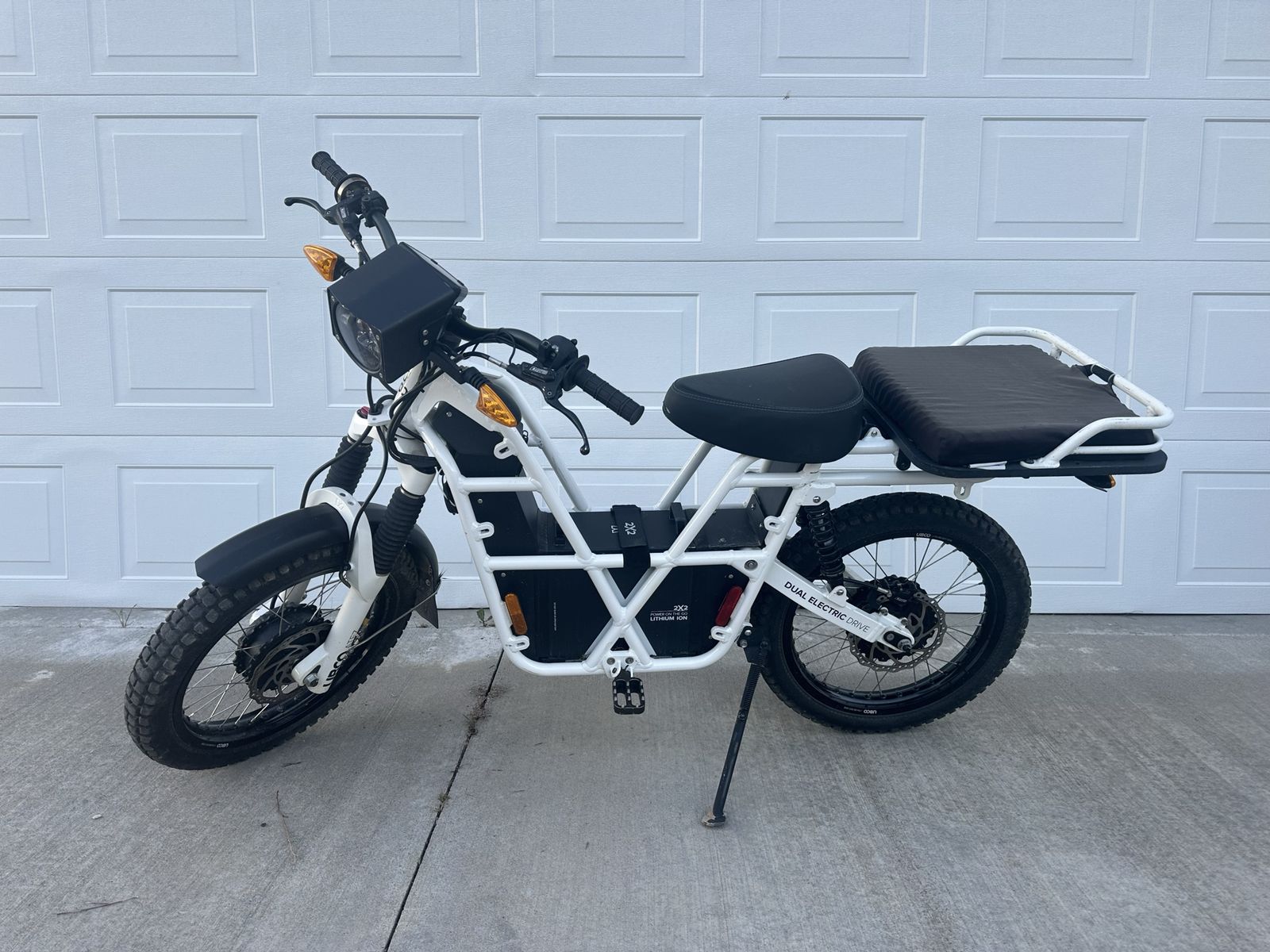 Dual Electric Drive 250 Lithium Ion E-Bike - White