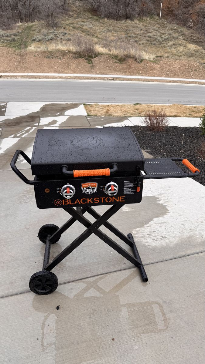 Blackstone 22 On-the-Go Griddle w/ Hood