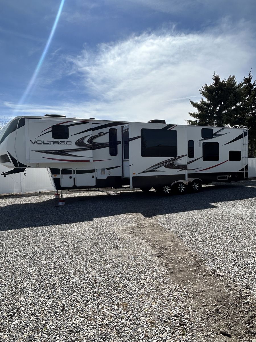 2011 Dutchman Voltage 3950