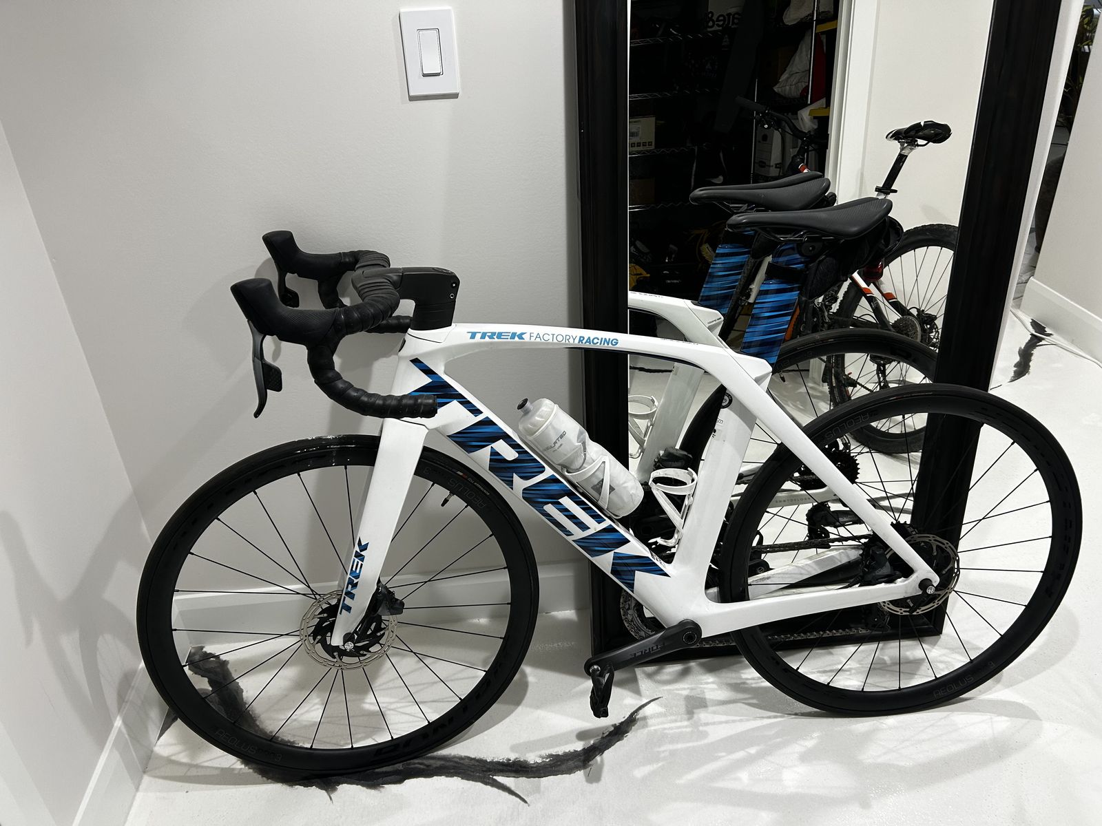 2021 Trek Madone SLR 7 Disc eTap AXS – Like New – Carbon Aero Race Bike