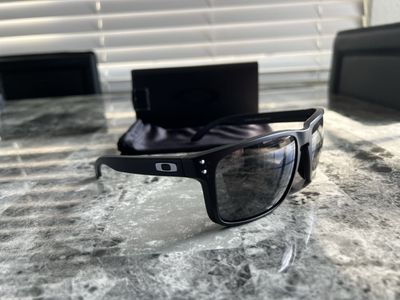 Oakley men’s glasses ( New-Never used )